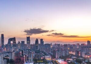 2025 年中国经济关键主题: 政策驱动的“半满杯”经济