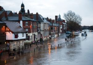 Modelling physical climate risk: Assessing UK flood risk and economic impacts